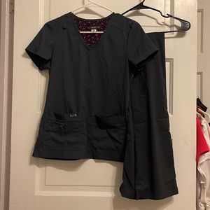 Grey koi XS scrub set